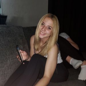 Meet your Posher, Caitlin